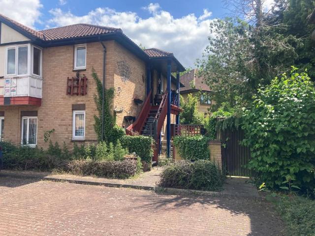 Flat for sale in Monkston Park, Milton Keynes