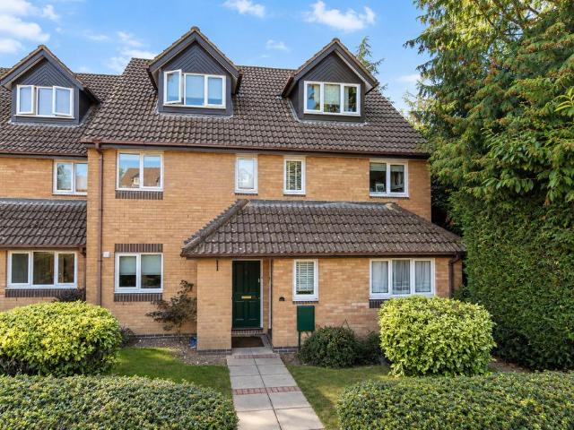 Flat for sale in Cassiobury Estate, Watford