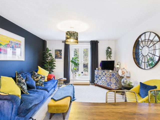 Flat for sale in Broomhill, Feckenham