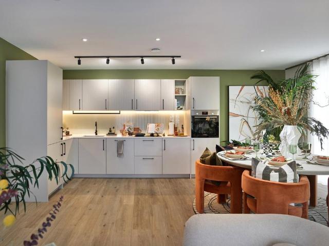Flat for sale in London Borough of Ealing, Greater London
