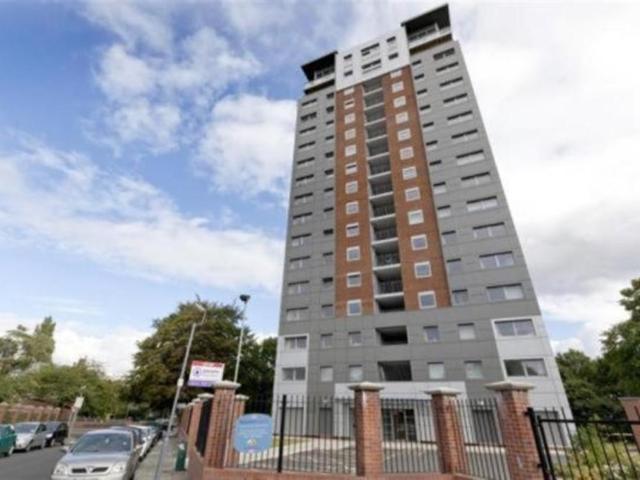 Flat for sale in Calderstones