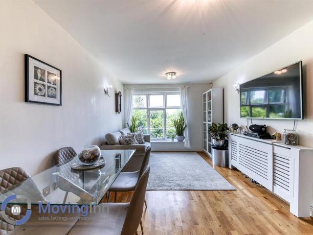 Flat for sale in London Borough of Croydon, Purley