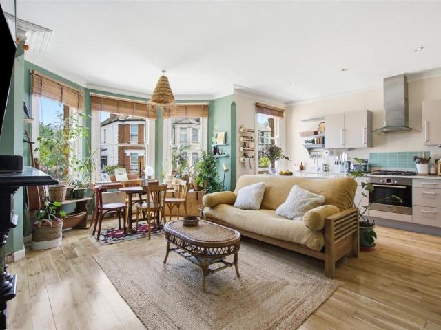 Flat for sale in Muswell Hill, Greater London