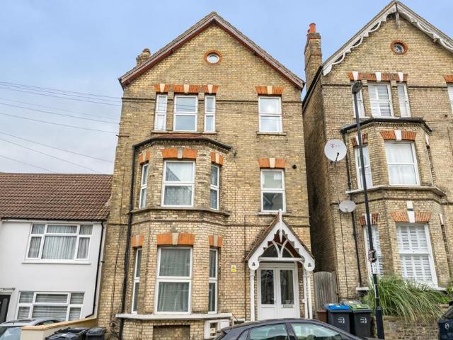 Flat for sale in London Borough of Croydon, Upper Norwood