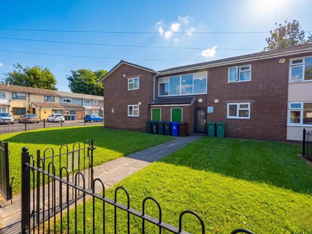 Flat for sale in Besses o' th' Barn, Bury
