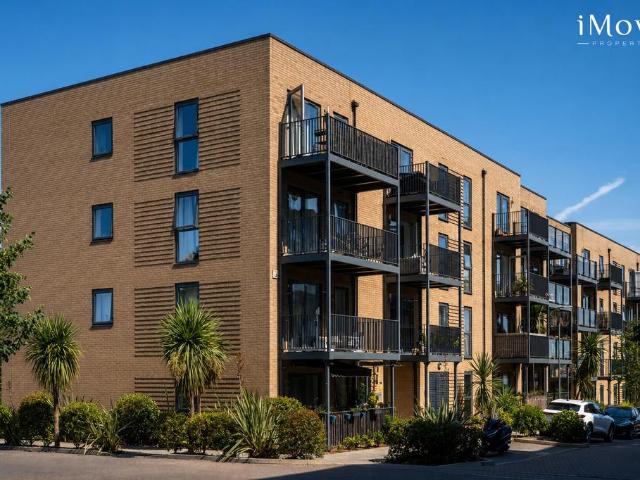 Flat for sale in Crystal Palace, Greater London