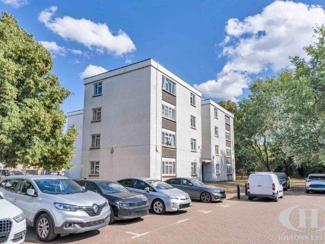 Flat for sale in London Borough of Hounslow, Greater London
