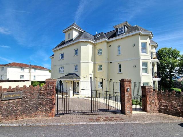 Flat for sale in Livermead