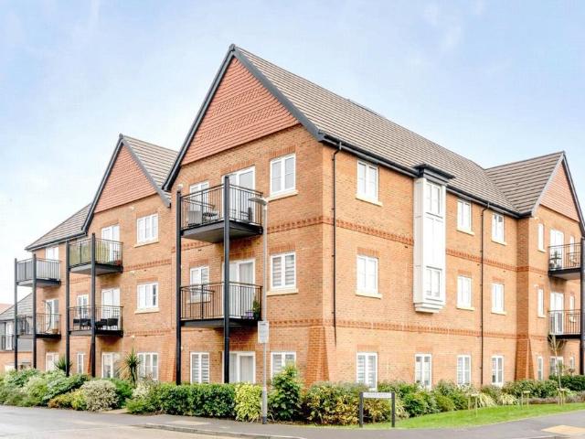 Flat for sale in Daws Hill, Cressex