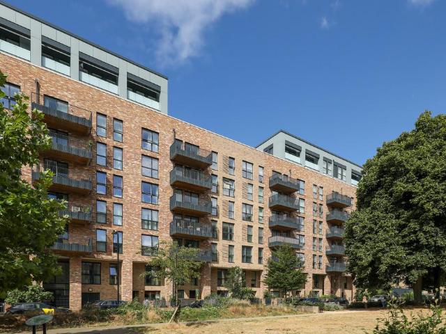 Flat for sale in London Borough of Ealing, Greater London