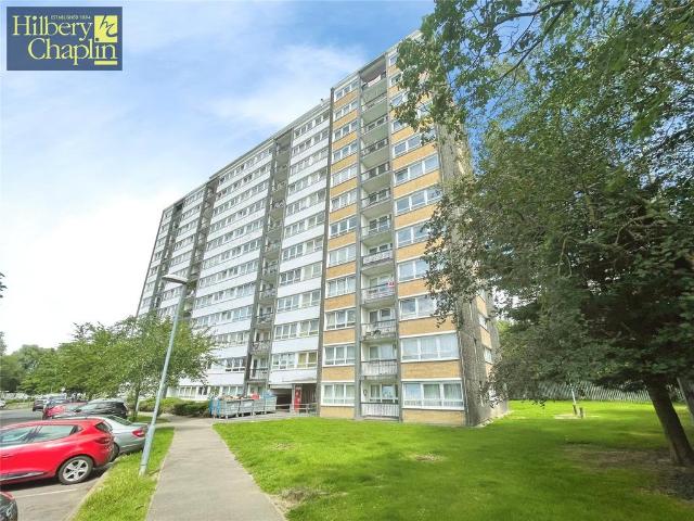 Flat for sale in Gidea Park, Greater London