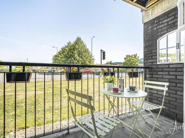Flat for sale in Nangreaves, Wales