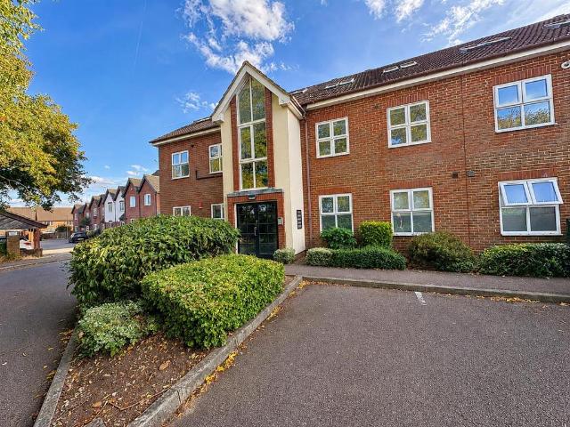Flat for sale in Oaklands, Fretherne