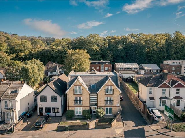 Flat for sale in Whyteleafe, Tandridge