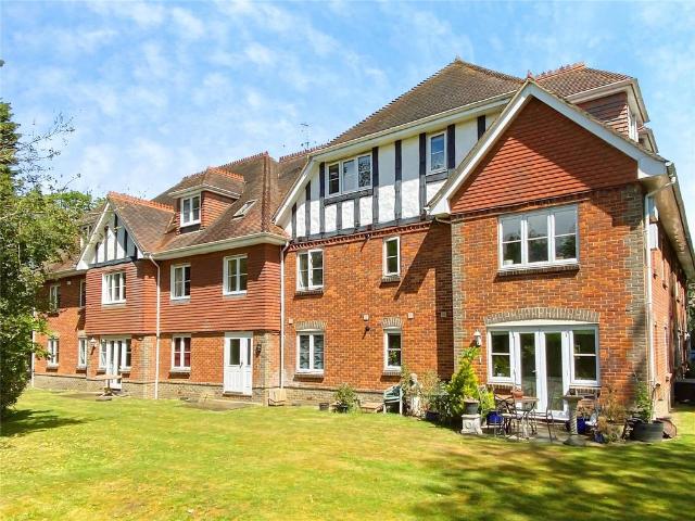 Flat for sale in Emmbrook, Wokingham
