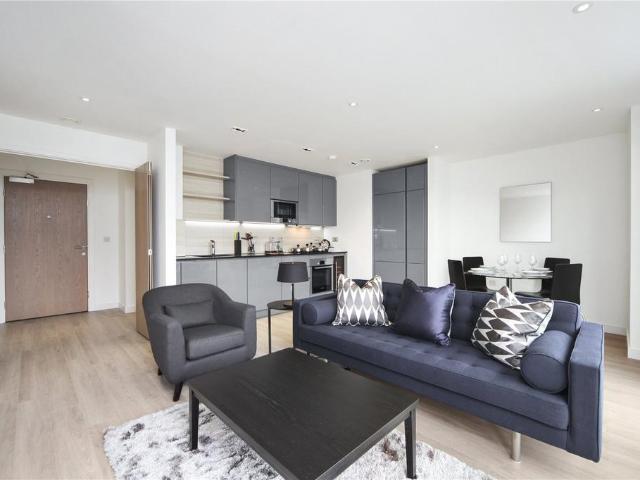 Flat for sale in Woodberry Down, Stamford Hill