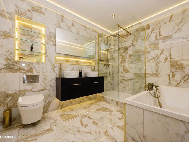 Flat for sale in Charlotteville, Westborough