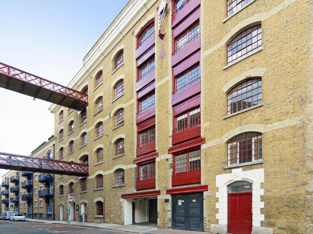 Flat for sale in Wapping, Greater London