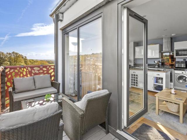 Flat for sale in Loudwater, Buckinghamshire