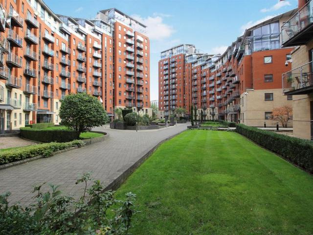 Flat for sale in Holbeck, West Yorkshire