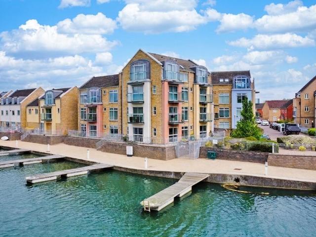 Flat for sale in Huntingdon, Cambridgeshire