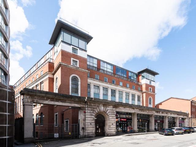 Flat for sale in Calderstones