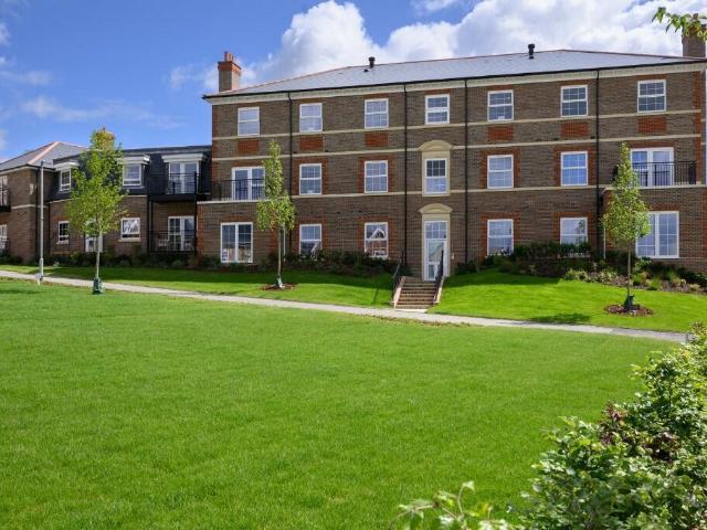 Flat for sale in Bray Wick, Maidenhead
