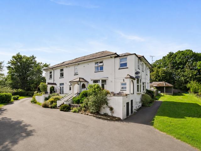 Flat for sale in Pachesham Park, Surrey