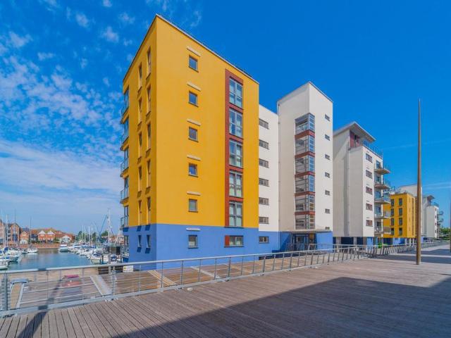Flat for sale in Sovereign Harbour, Eastbourne