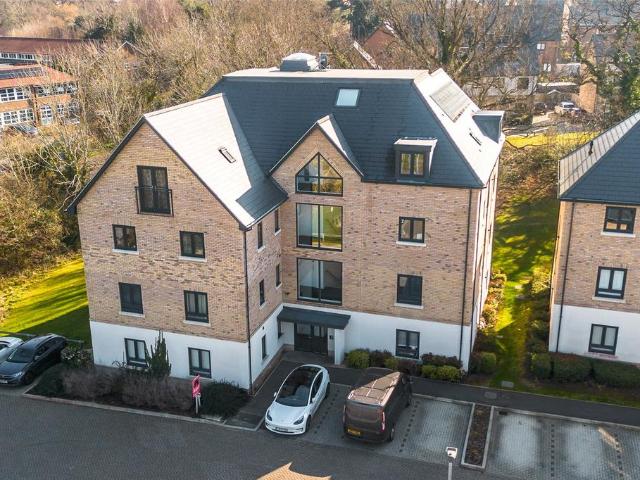 Flat for sale in Bracknell