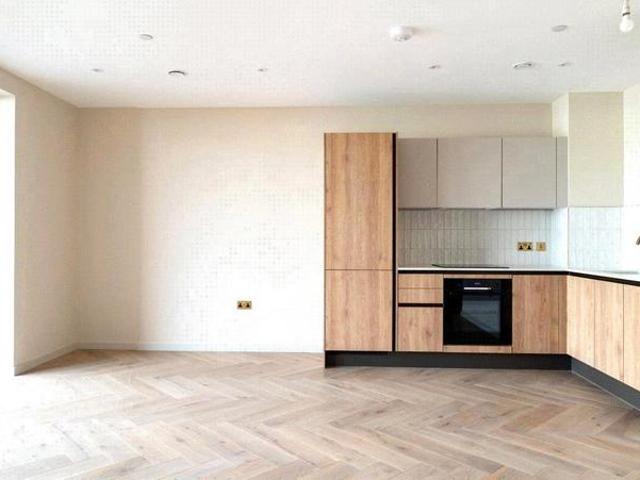 Flat for sale in Kentish Town, Greater London