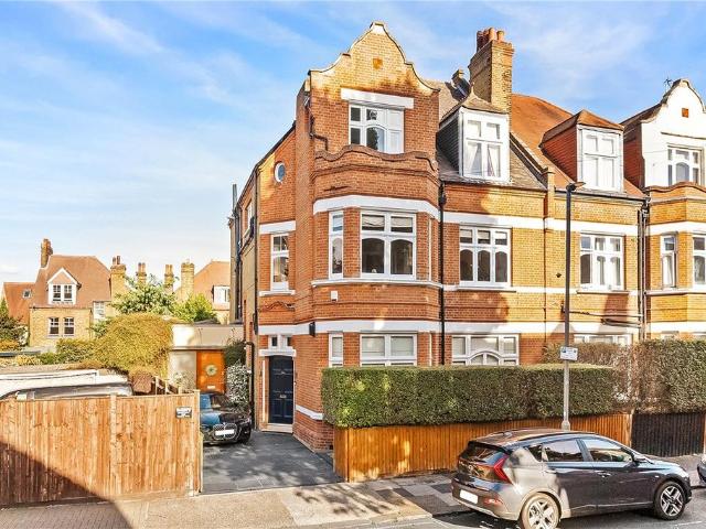 Flat for sale in London Borough of Wandsworth, Greater London