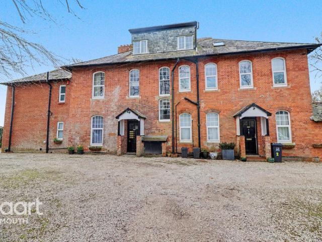 Flat for sale in Strode, Devon