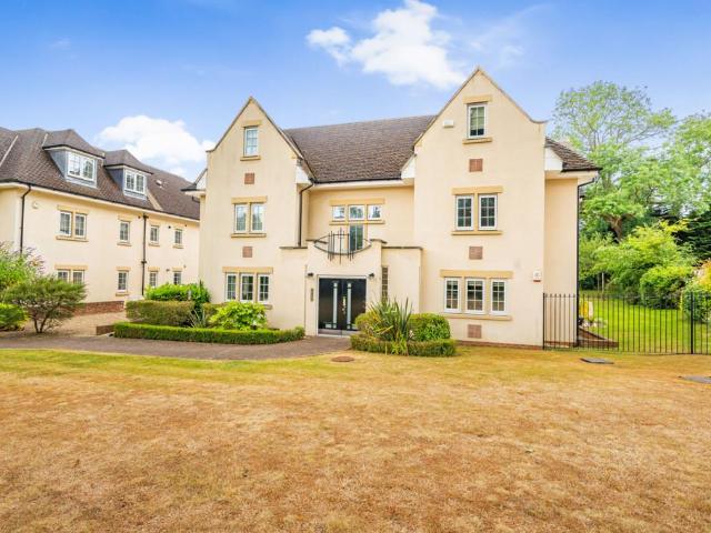 Flat for sale in Buckingham, Gerrards Cross