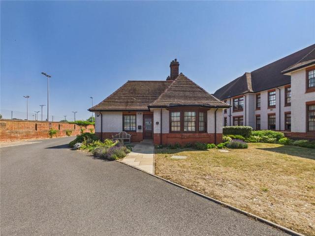 Flat for sale in Felixstowe, Eastbridge