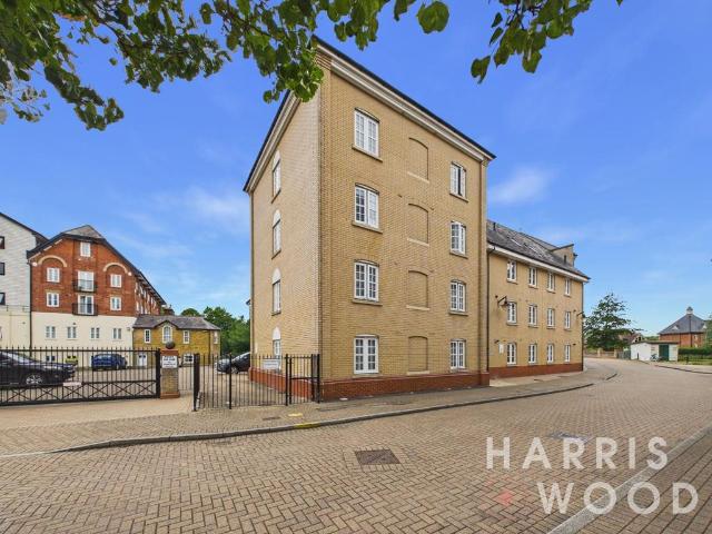 Flat for sale in Hythe, Fordham Heath