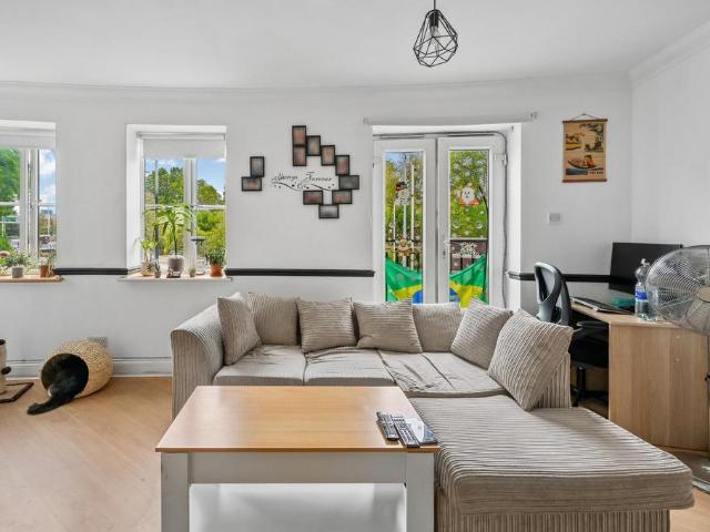 Flat for sale in Ratcliffe, Limehouse