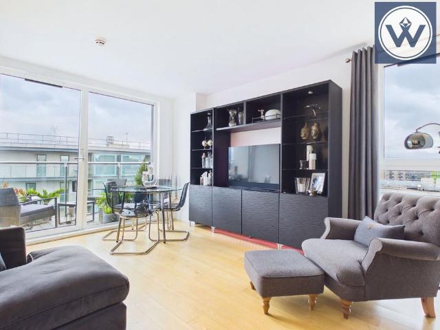 Flat for sale in Hayes, Greater London
