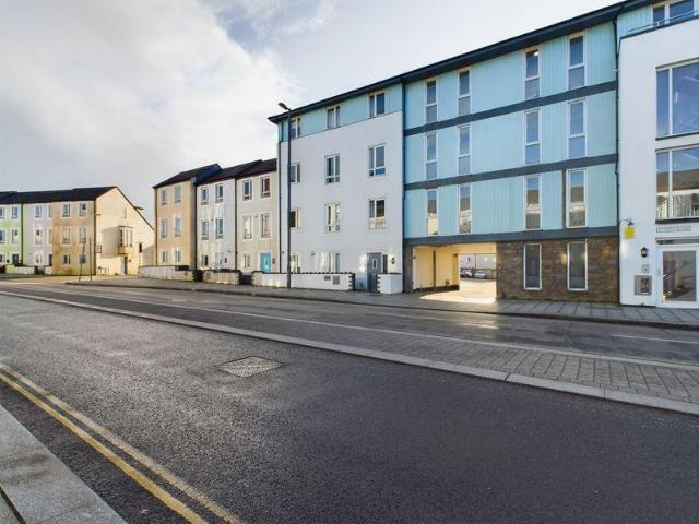 Flat for sale in Roseworthy, Cornwall