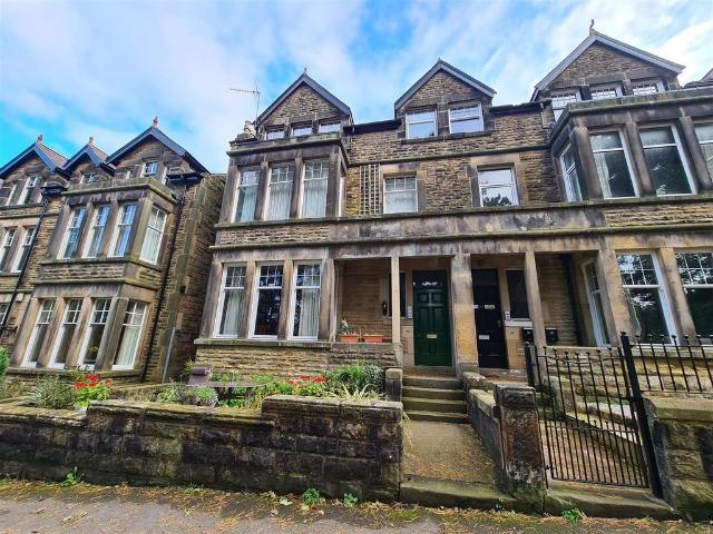 Flat for sale in Harlow, Harrogate