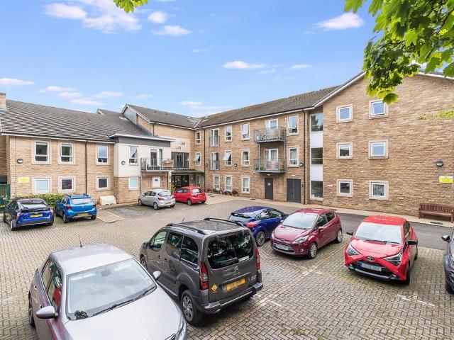 Flat for sale in Ben Rhydding, Ilkley