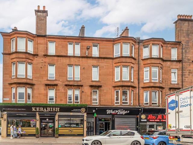 Flat for sale in Crosshill, Scotland
