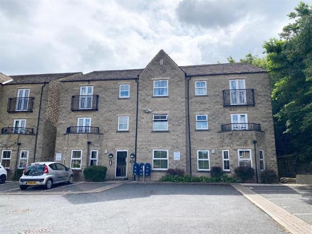 Flat for sale in Armitage Bridge, West Yorkshire