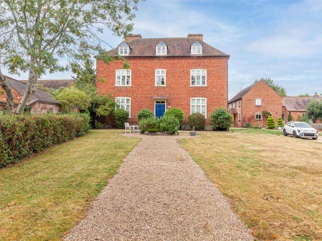 Flat for sale in Dines Green, Worcestershire