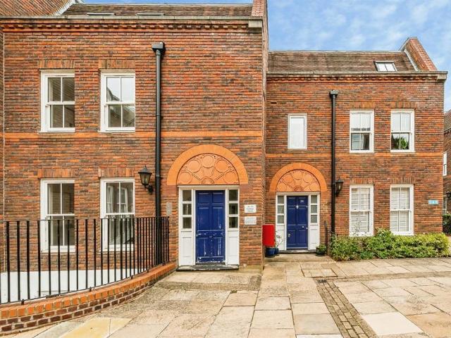 Flat for sale in Southcourt, Aylesbury