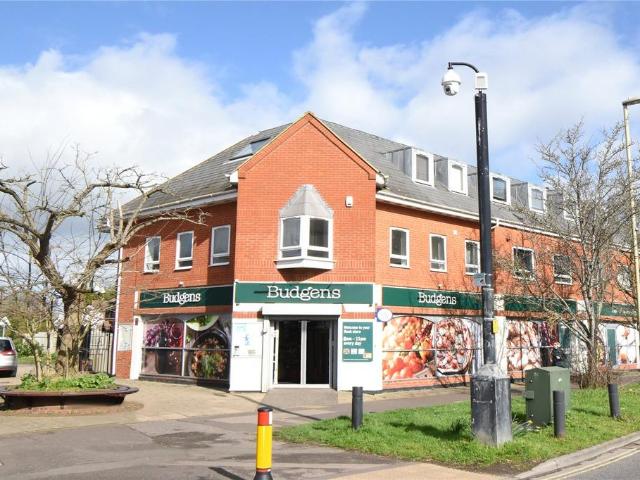 Flat for sale in Hart, Hampshire