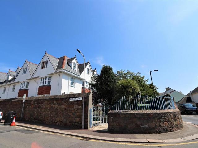 Flat for sale in St Helier, Greater London