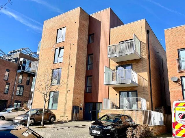 Flat for sale in Milton Keynes