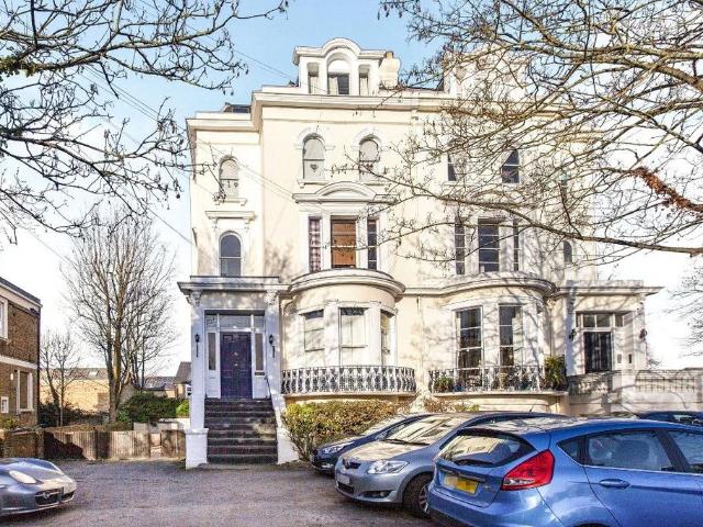 Flat for sale in Clewer Village, Windsor