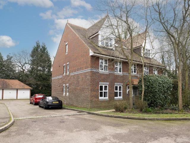 Flat for sale in St Albans, Five Acres
